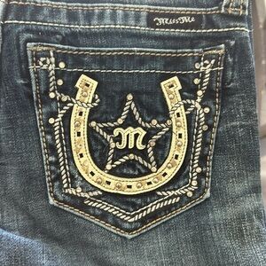 Horse shoe pocket miss me size 25 dark wash boot cut